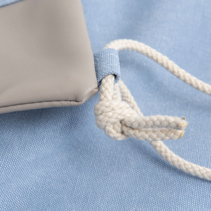 Fokus auf die breite Kordel für angenehmes Tragen an dem Rucksackbeutel "Dog Mum"