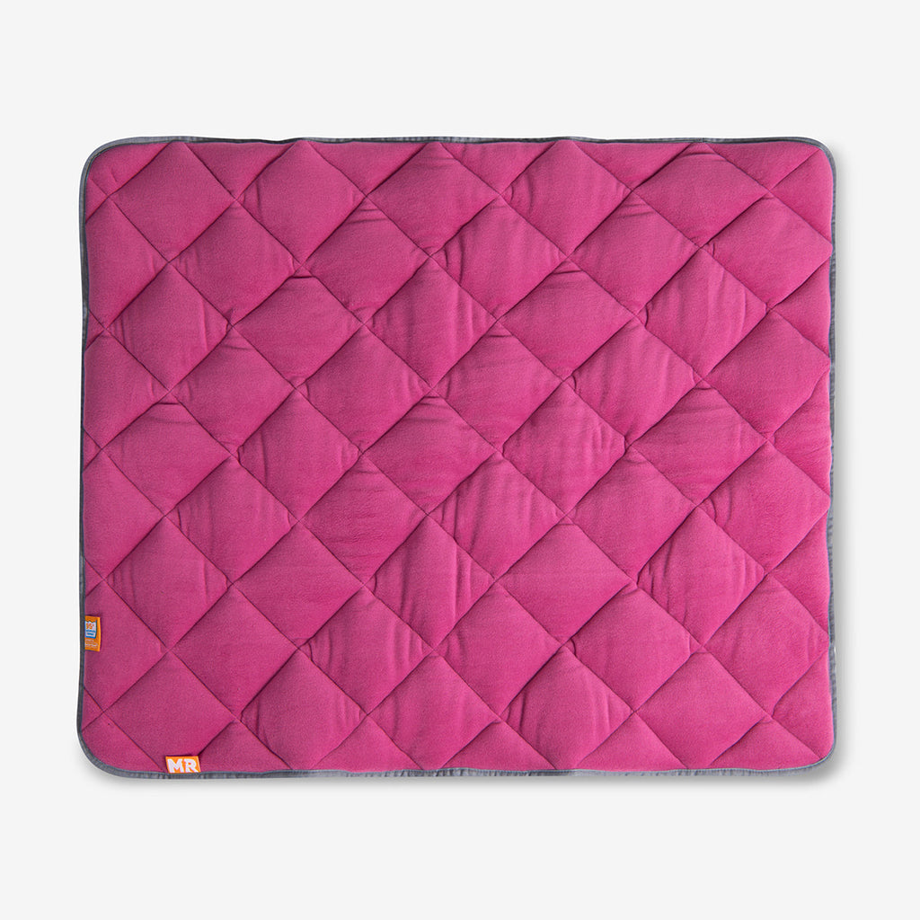 Fleece-Seite der Wendedecke in der Farbe Hot-Pink hergestellt in Deutschland von der Firma Doctor Bark
