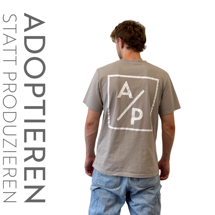 T-Shirt Unisex "ADOPTIEREN STATT PRODUZIEREN" - Bild 8 (Martin Rütter Shop)