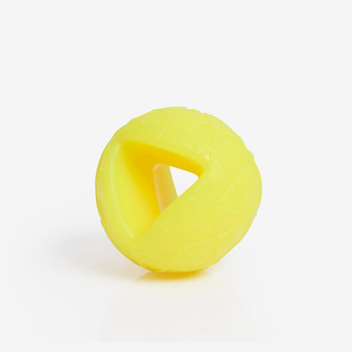 Hundeball MOBY - dynamischer Spielball – in der Farbe Lemon Sunshine mit asymmetrischer Form und mittigem Loch 